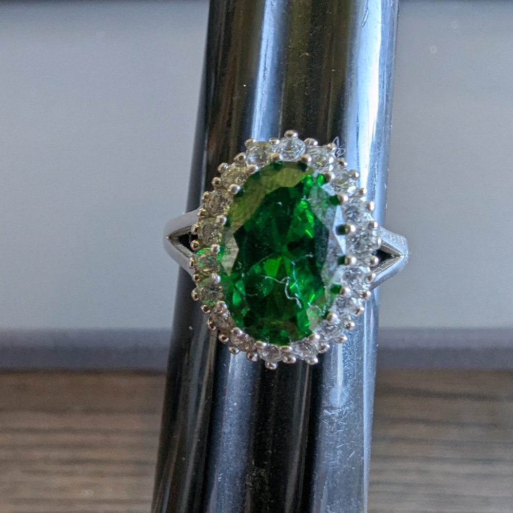 Sterling Silver Ring With Green Stone And CZ - Picture 4 of 4